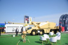 ADEX-də ağır artilleriya və hərbi təyyarələr nümayiş olunur (FOTO)