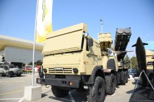 ADEX-də ağır artilleriya və hərbi təyyarələr nümayiş olunur (FOTO)