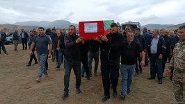 Qaradağlı faciəsinin qurbanının nəşinin qalıqları 32 ildən sonra doğma kəndində dəfn edildi (FOTO)