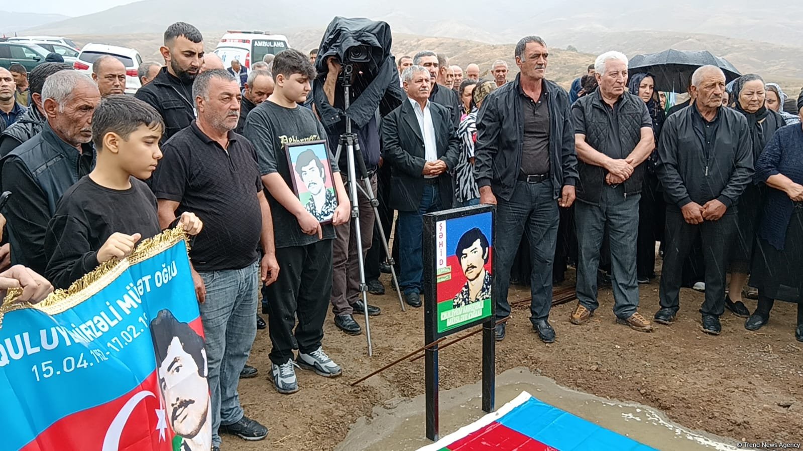 Qaradağlı faciəsinin qurbanının nəşinin qalıqları 32 ildən sonra doğma kəndində dəfn edildi (FOTO)