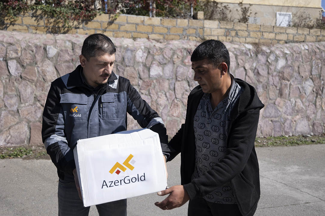“AzerGold” QSC Daşkəsəndə Vətən müharibəsi şəhidlərinin ailə üzvlərini və qaziləri ziyarət edib (FOTO)