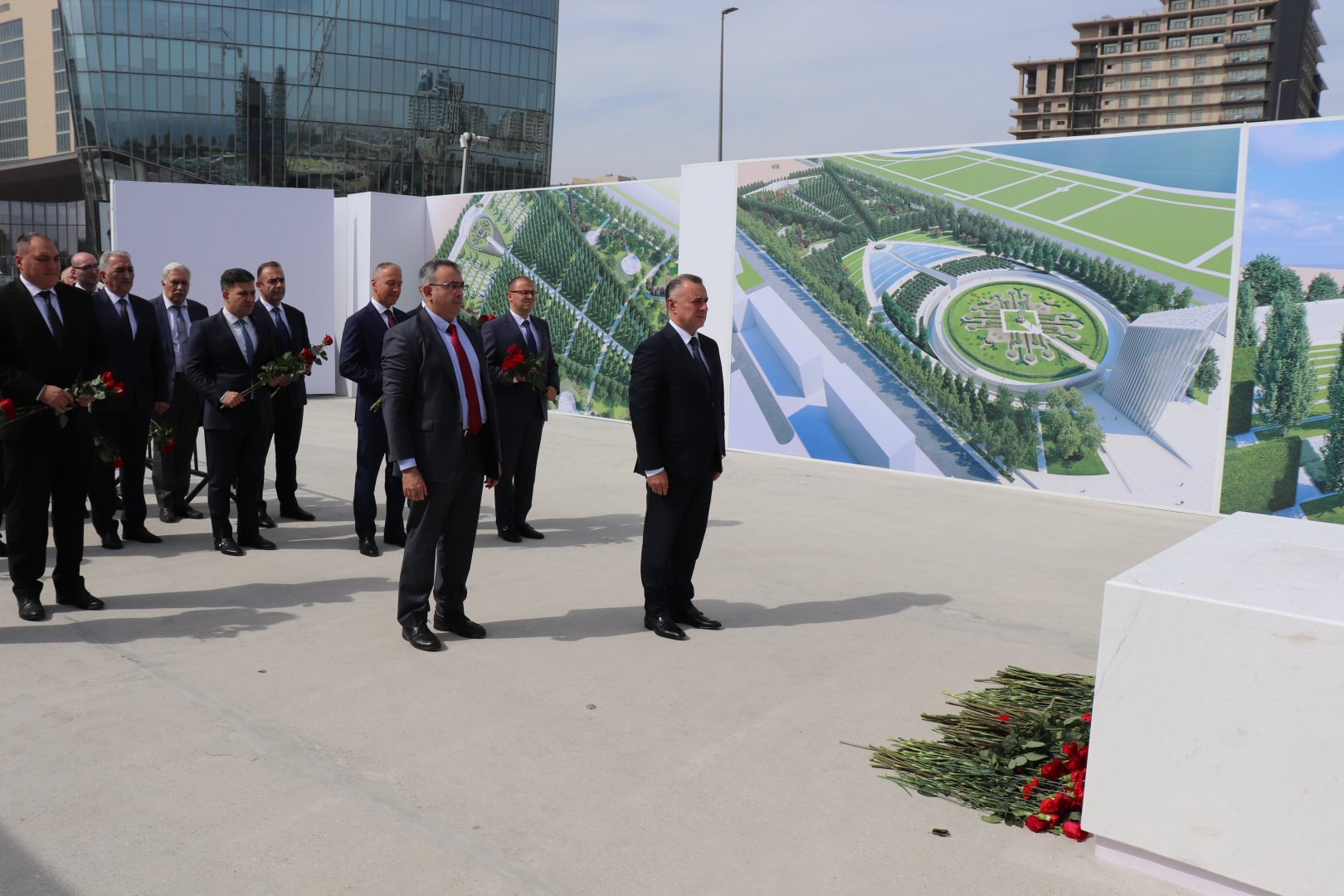 Səhiyyə Nazirliyinin rəhbərliyi və kollektivi Zəfər parkını ziyarət edib (FOTO)
