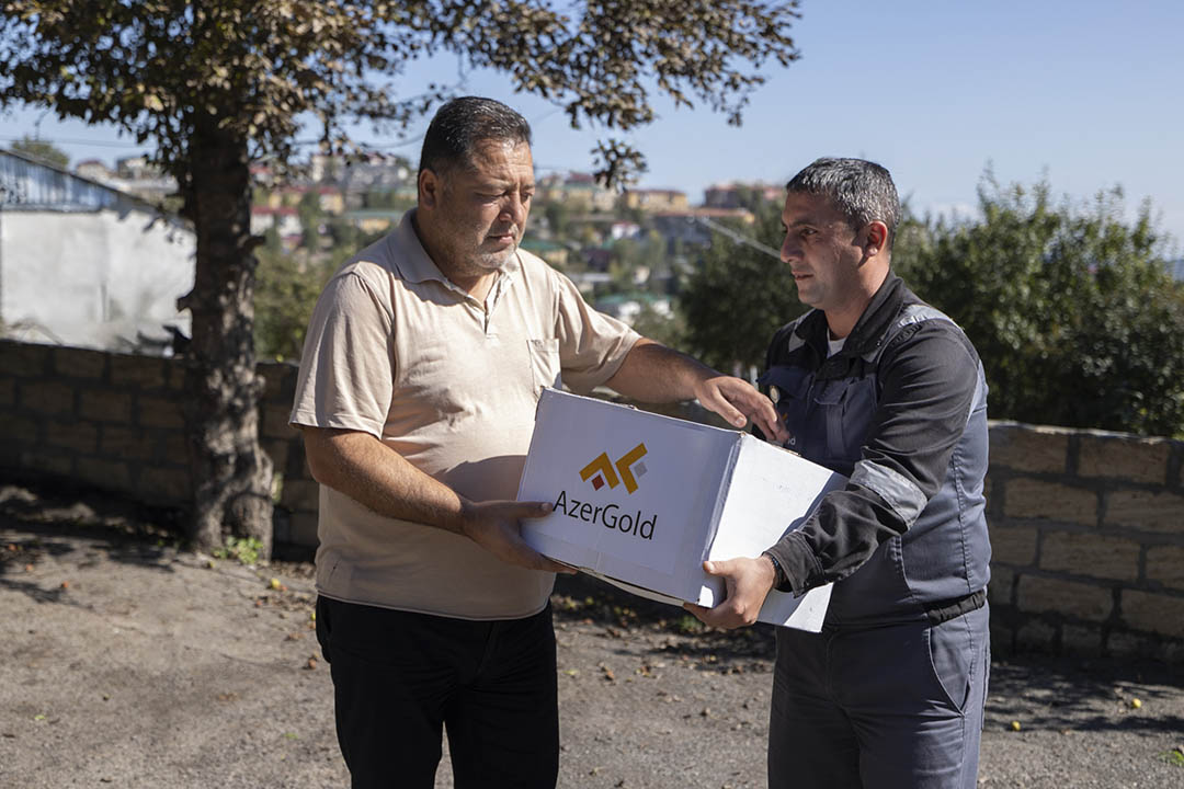 “AzerGold” QSC Daşkəsəndə Vətən müharibəsi şəhidlərinin ailə üzvlərini və qaziləri ziyarət edib (FOTO)