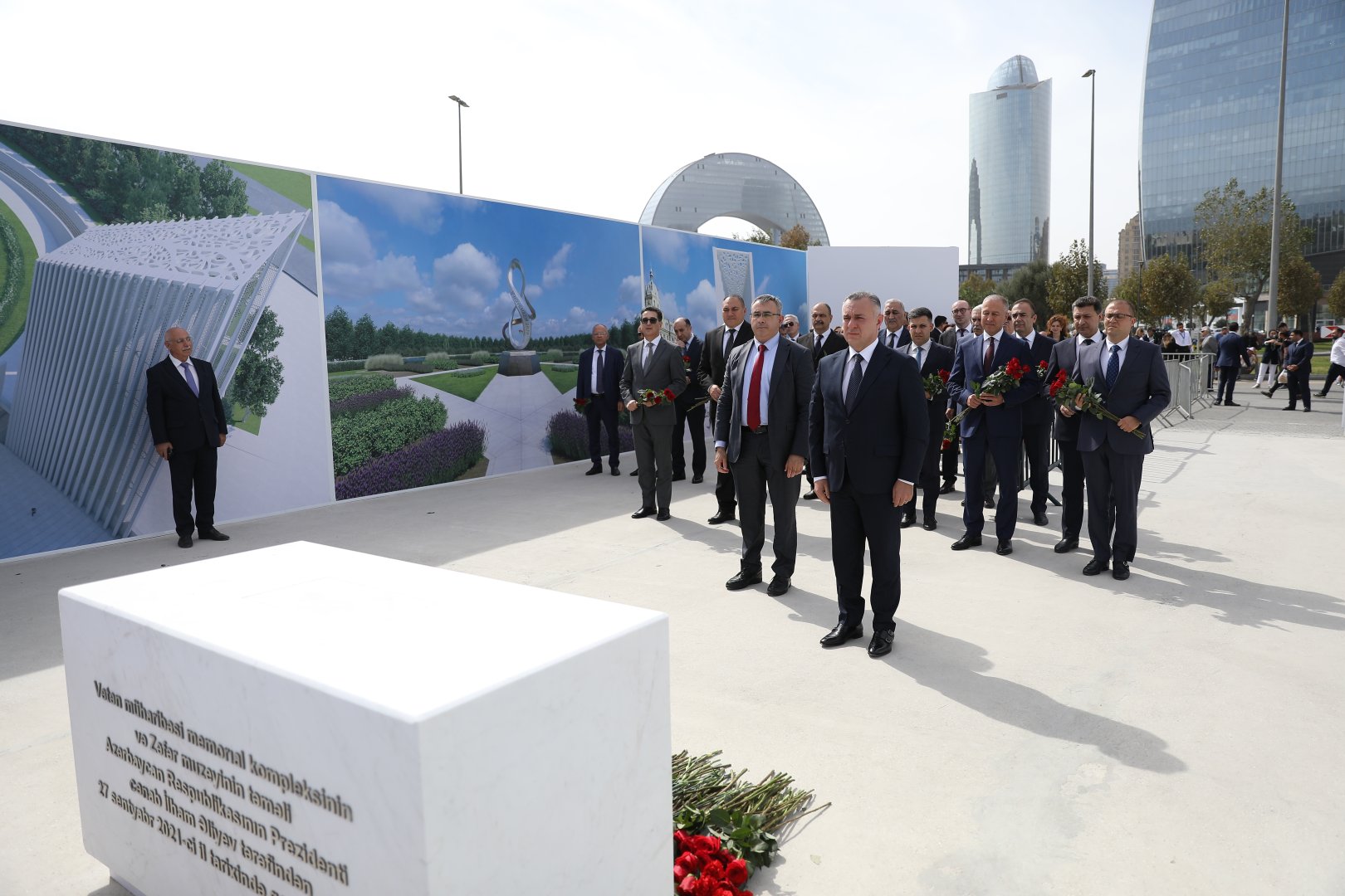 Səhiyyə Nazirliyinin rəhbərliyi və kollektivi Zəfər parkını ziyarət edib (FOTO)