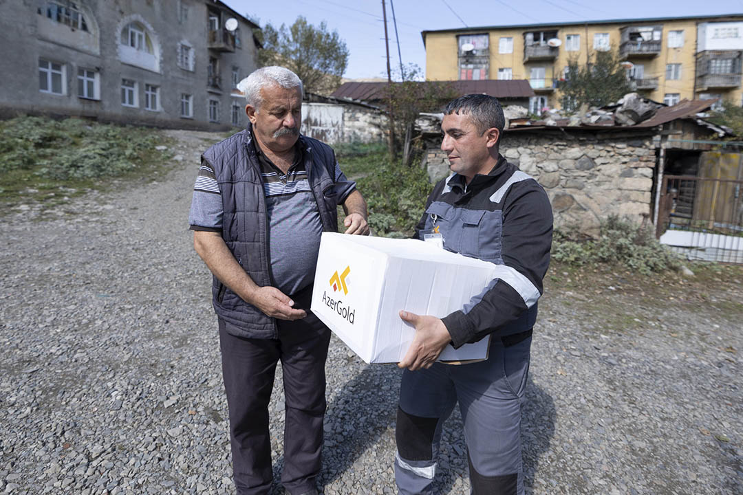 “AzerGold” QSC Daşkəsəndə Vətən müharibəsi şəhidlərinin ailə üzvlərini və qaziləri ziyarət edib (FOTO)