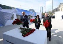 Dövlət və hökumət rəsmiləri, deputatlar Bakıda inşası davam etdirilən Zəfər parkında olublar (FOTO)