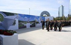 Dövlət və hökumət rəsmiləri, deputatlar Bakıda inşası davam etdirilən Zəfər parkında olublar (FOTO)