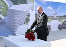 Prezident İlham Əliyev Zəfər parkında olub (FOTO/VİDEO) (YENİLƏNİB)