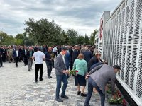 Ağdam sakinləri şəhidlərini anır (FOTO/VİDEO)