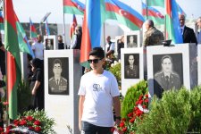Azərbaycan xalqı qəhrəman şəhidlərini anır (FOTO)