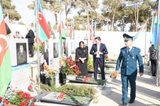 Azərbaycan xalqı qəhrəman şəhidlərini anır (FOTO)