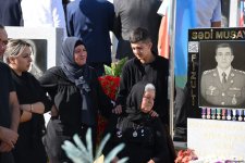 Azərbaycan xalqı qəhrəman şəhidlərini anır (FOTO)