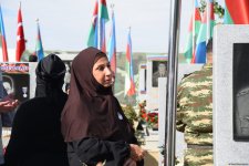 Azərbaycan xalqı qəhrəman şəhidlərini anır (FOTO)