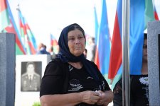 Azərbaycan xalqı qəhrəman şəhidlərini anır (FOTO)