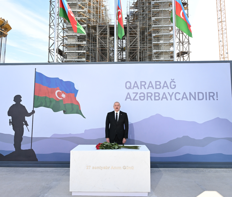 Prezident İlham Əliyev Zəfər parkında olub (FOTO/VİDEO) (YENİLƏNİB)