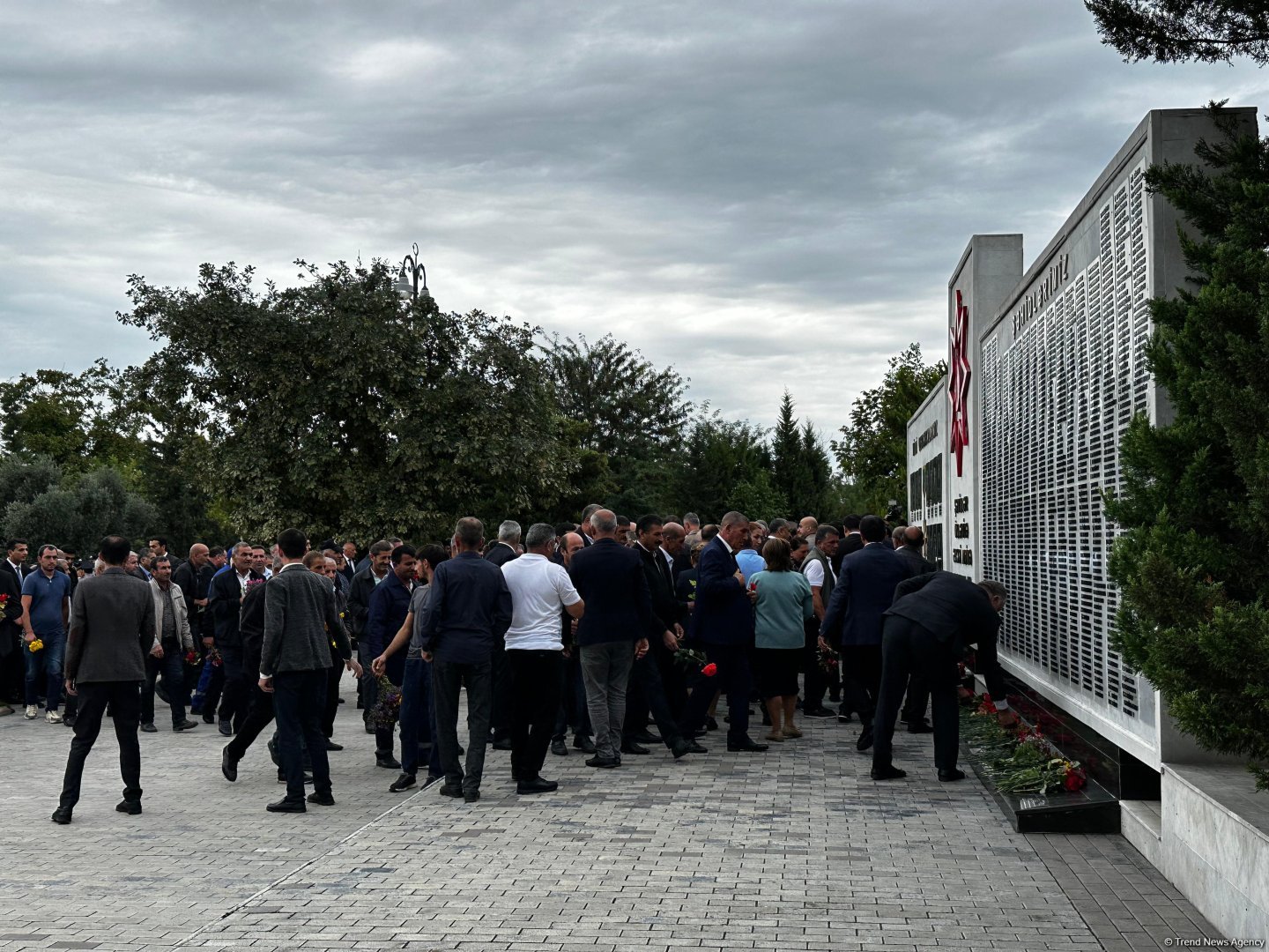 Ağdam sakinləri şəhidlərini anır (FOTO/VİDEO)