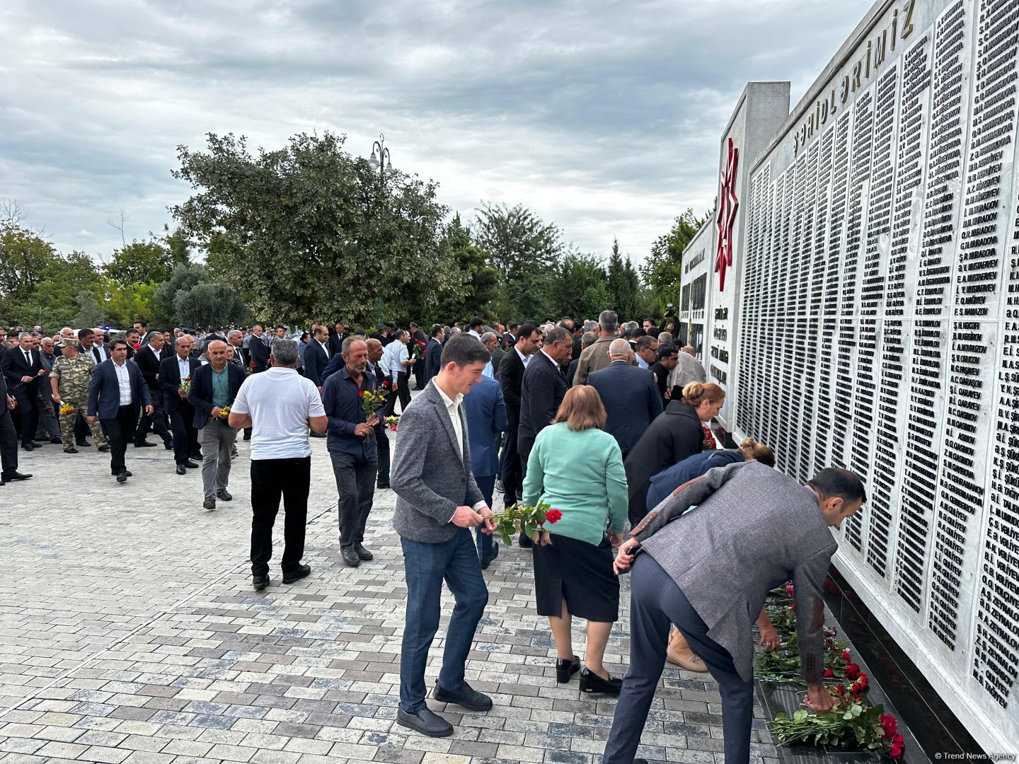Ağdam sakinləri şəhidlərini anır (FOTO/VİDEO)