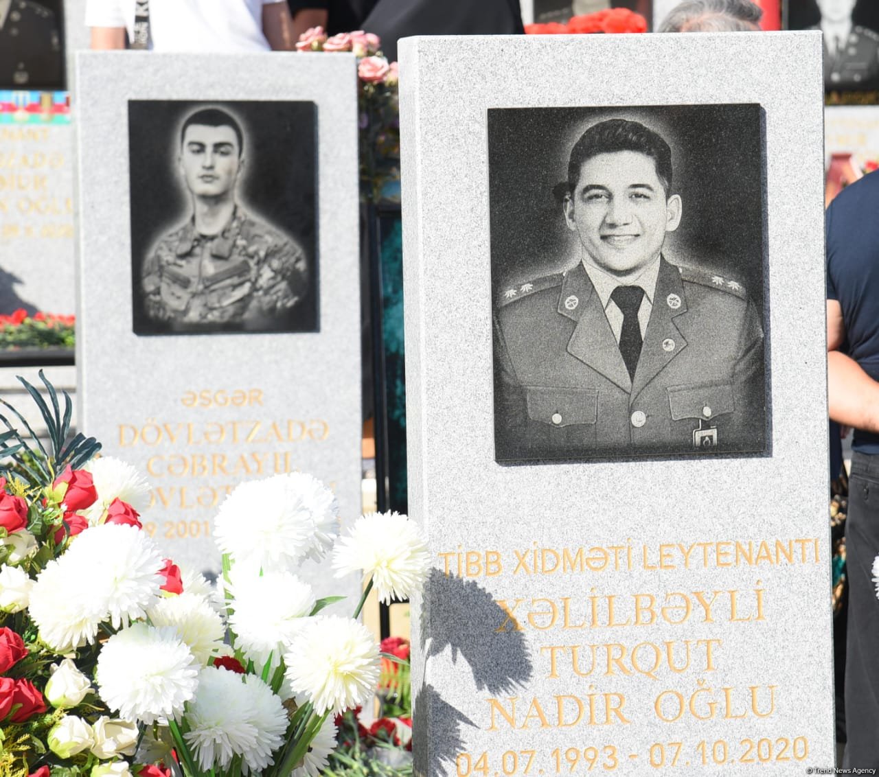 Azərbaycan xalqı qəhrəman şəhidlərini anır (FOTO)