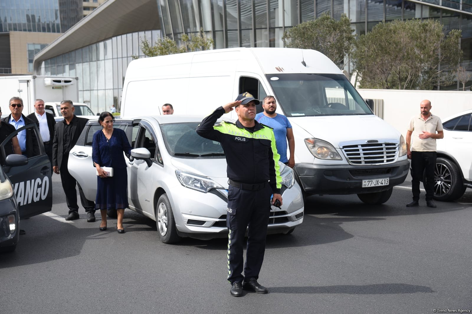 Vətən Müharibəsi şəhidlərinin xatirəsi bütün ölkə ərazisində bir dəqiqəlik sükutla yad edilib (FOTO/VİDEO)