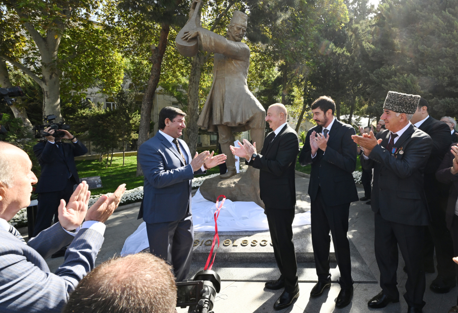 Prezident İlham Əliyev Bakıda Aşıq Ələsgərin abidəsinin açılışında iştirak edib (YENİLƏNİB) (FOTO/VİDEO)