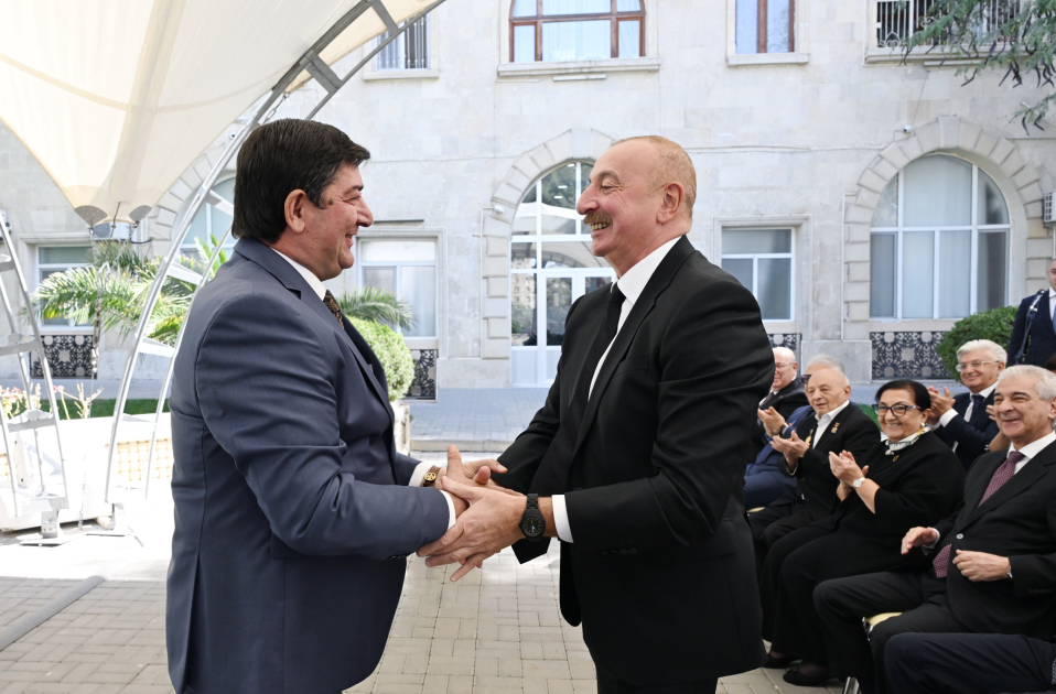 Prezident İlham Əliyev Bakıda Aşıq Ələsgərin abidəsinin açılışında iştirak edib (YENİLƏNİB) (FOTO/VİDEO)