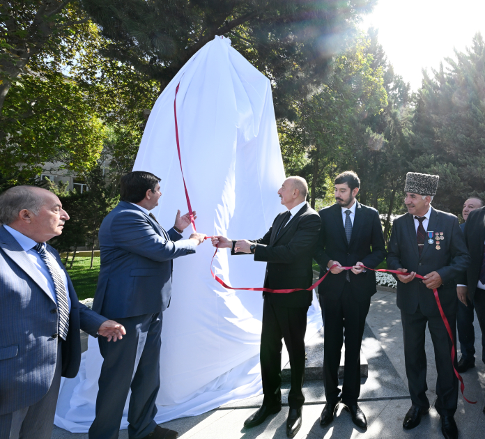Prezident İlham Əliyev Bakıda Aşıq Ələsgərin abidəsinin açılışında iştirak edib (YENİLƏNİB) (FOTO/VİDEO)