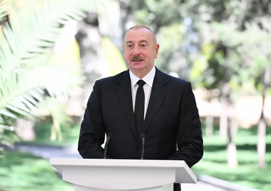 Prezident İlham Əliyev Bakıda Aşıq Ələsgərin abidəsinin açılışında iştirak edib (YENİLƏNİB) (FOTO/VİDEO)