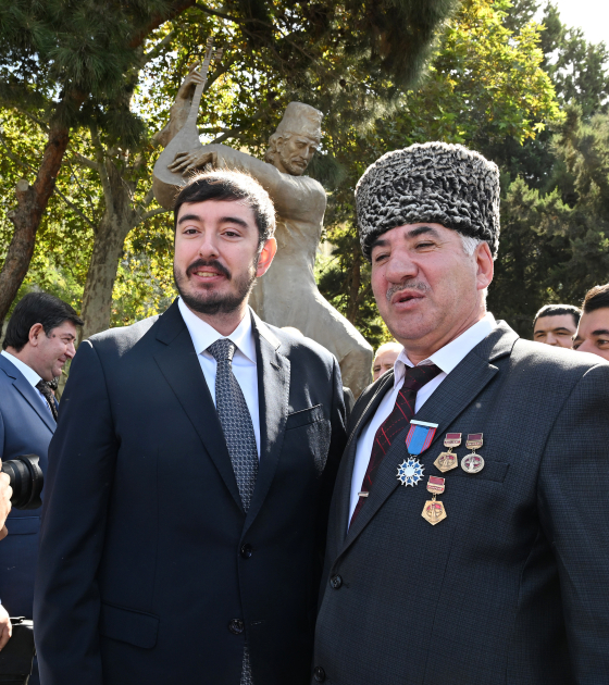 Prezident İlham Əliyev Bakıda Aşıq Ələsgərin abidəsinin açılışında iştirak edib (YENİLƏNİB) (FOTO/VİDEO)