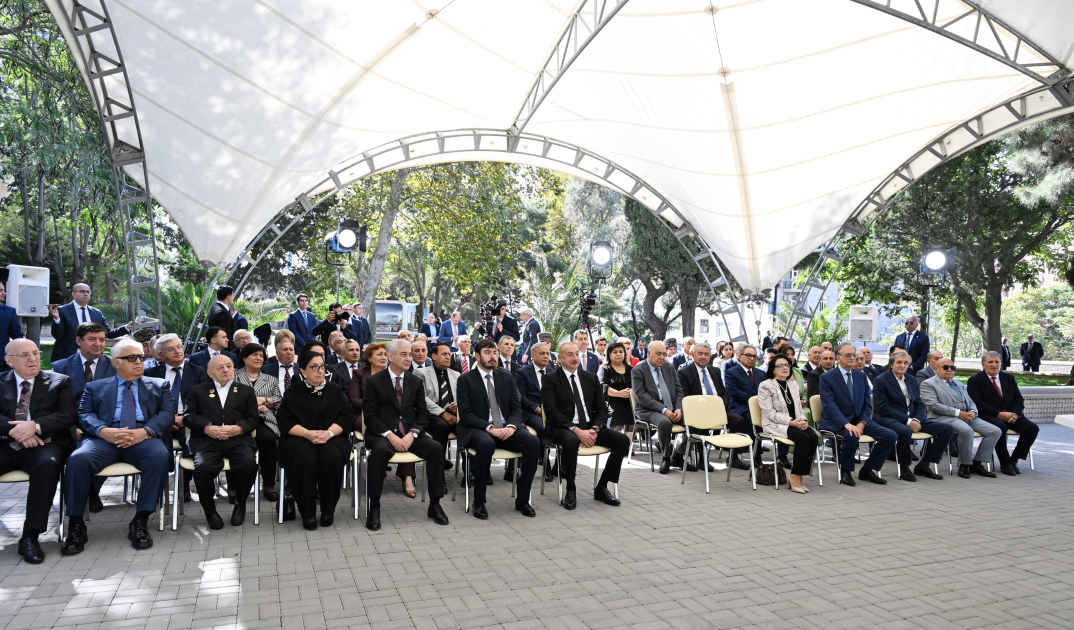 Prezident İlham Əliyev Bakıda Aşıq Ələsgərin abidəsinin açılışında iştirak edib (YENİLƏNİB) (FOTO/VİDEO)