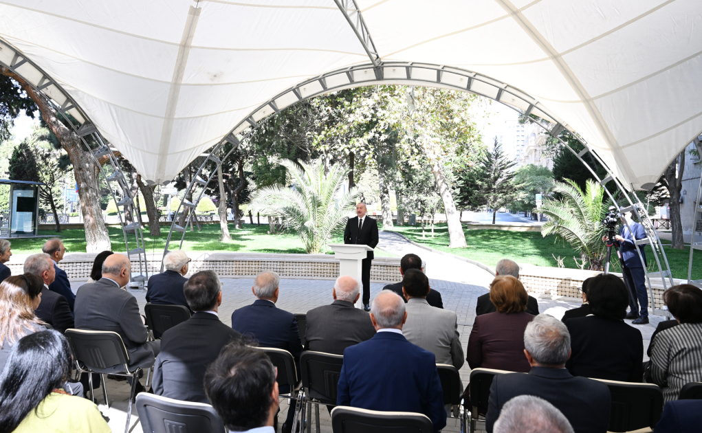 Prezident İlham Əliyev Bakıda Aşıq Ələsgərin abidəsinin açılışında iştirak edib (YENİLƏNİB) (FOTO/VİDEO)