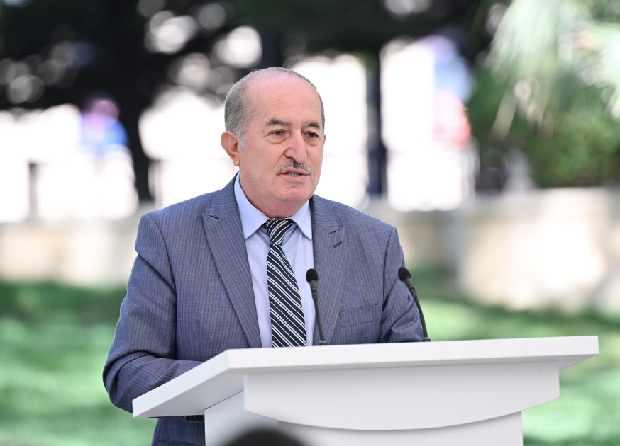 Prezident İlham Əliyev Bakıda Aşıq Ələsgərin abidəsinin açılışında iştirak edib (YENİLƏNİB) (FOTO/VİDEO)
