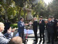 Prezident İlham Əliyev Bakıda Aşıq Ələsgərin abidəsinin açılışında iştirak edib (YENİLƏNİB) (FOTO/VİDEO)