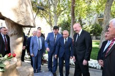 Prezident İlham Əliyev Bakıda Aşıq Ələsgərin abidəsinin açılışında iştirak edib (YENİLƏNİB) (FOTO/VİDEO)