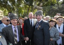 Prezident İlham Əliyev Bakıda Aşıq Ələsgərin abidəsinin açılışında iştirak edib (YENİLƏNİB) (FOTO/VİDEO)