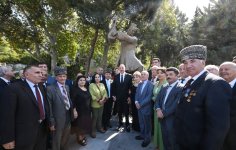 Prezident İlham Əliyev Bakıda Aşıq Ələsgərin abidəsinin açılışında iştirak edib (YENİLƏNİB) (FOTO/VİDEO)