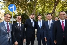 Prezident İlham Əliyev Bakıda Aşıq Ələsgərin abidəsinin açılışında iştirak edib (YENİLƏNİB) (FOTO/VİDEO)