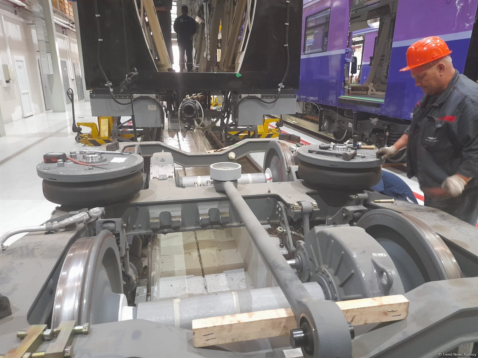 Bu gün media nümayəndələrinin iştirakı ilə yeni metro qatarlarına baxış keçirilib (FOTO)