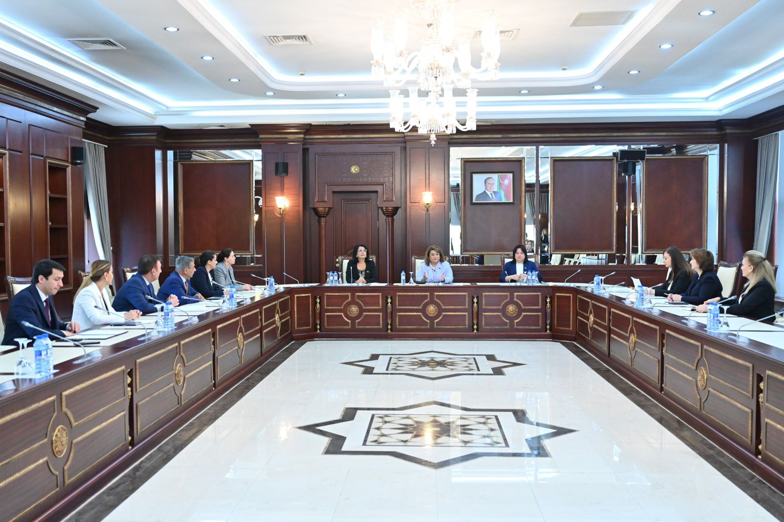 Milli Məclisin Ailə, qadın və uşaq məsələləri komitəsinin payız sessiyasında ilk iclası keçirilib