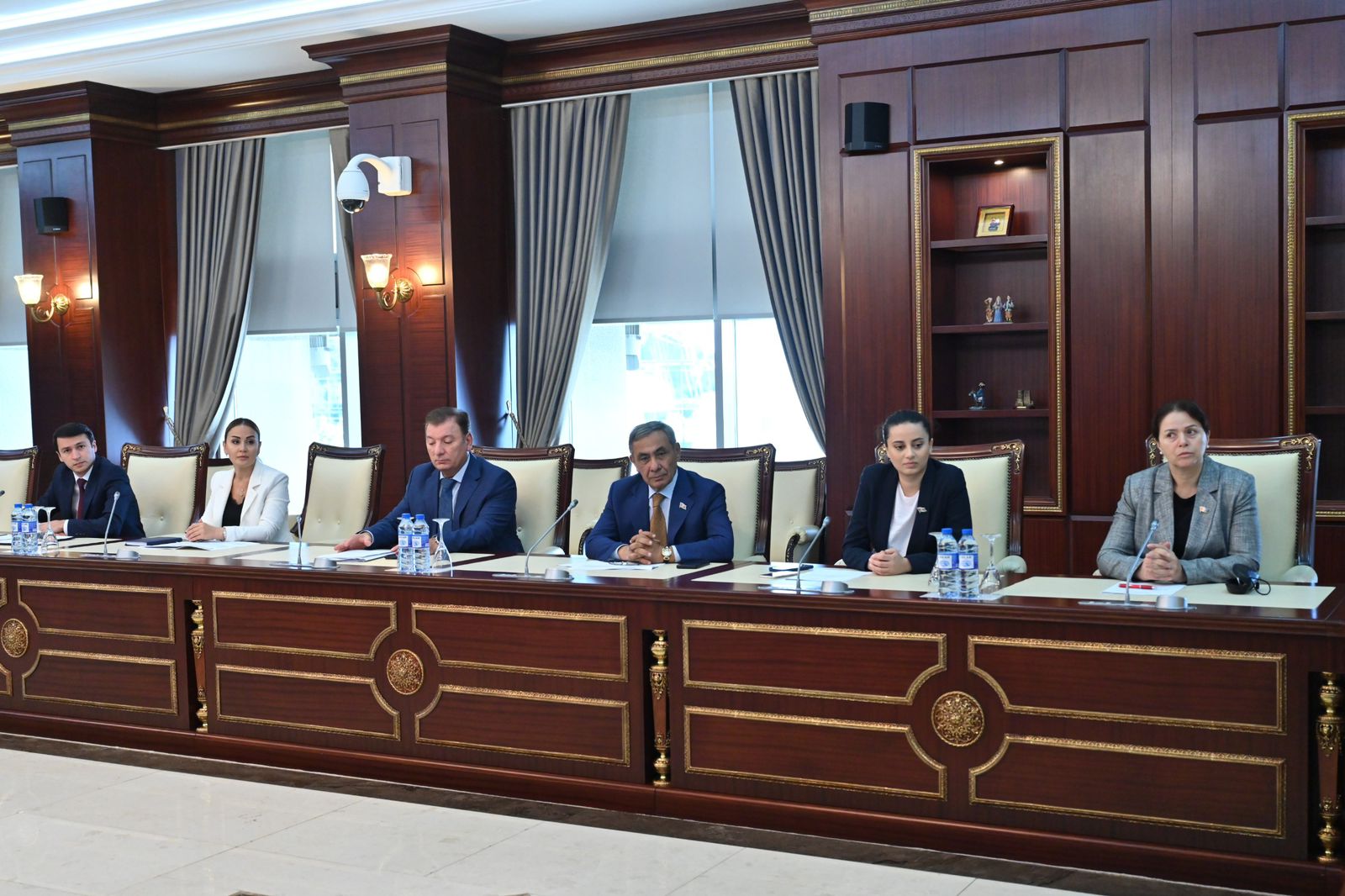 Milli Məclisin Ailə, qadın və uşaq məsələləri komitəsinin payız sessiyasında ilk iclası keçirilib