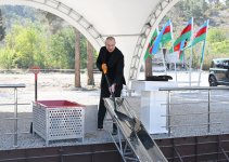Prezident İlham Əliyev Zəngilan şəhərində beşinci yaşayış kompleksinin təməlini qoyub (YENİLƏNİB) (FOTO/VİDEO)
