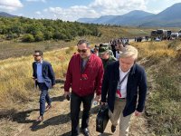 Ağdərədə aşkarlanmış kütləvi məzarlığa baxış keçirilib (FOTO)