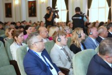 UNEC-də “Yaşıl iqtisadiyyat: Elm, təhsil, texnologiya və innovasiya” mövzusunda beynəlxalq konfrans öz işinə başlayıb (FOTO)