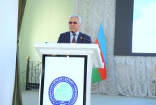 UNEC-də “Yaşıl iqtisadiyyat: Elm, təhsil, texnologiya və innovasiya” mövzusunda beynəlxalq konfrans öz işinə başlayıb (FOTO)