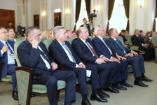 UNEC-də “Yaşıl iqtisadiyyat: Elm, təhsil, texnologiya və innovasiya” mövzusunda beynəlxalq konfrans öz işinə başlayıb (FOTO)