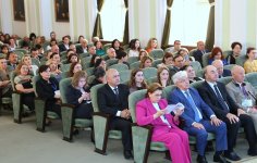 UNEC-də “Yaşıl iqtisadiyyat: Elm, təhsil, texnologiya və innovasiya” mövzusunda beynəlxalq konfrans öz işinə başlayıb (FOTO)