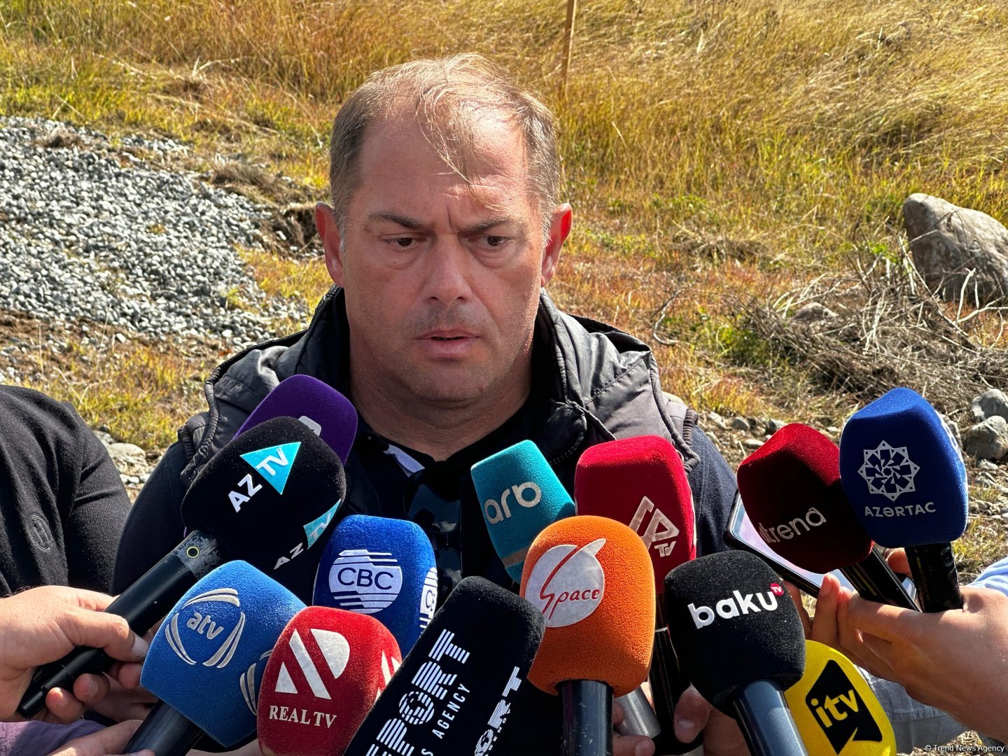 Ağdərədə aşkarlanmış kütləvi məzarlığa baxış keçirilib (FOTO)