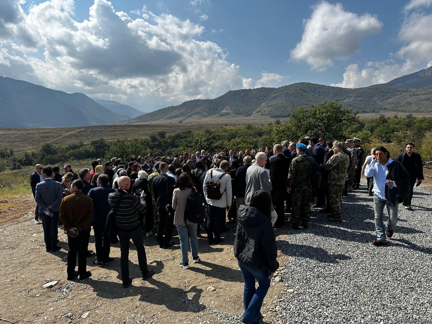 Ağdərədə aşkarlanmış kütləvi məzarlığa baxış keçirilib (FOTO)