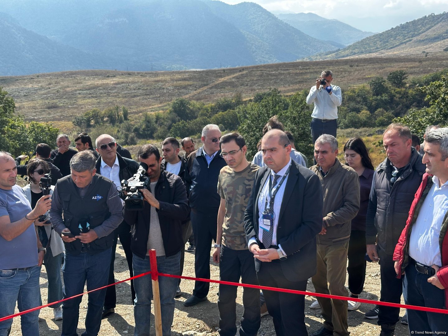 Ağdərədə aşkarlanmış kütləvi məzarlığa baxış keçirilib (FOTO)