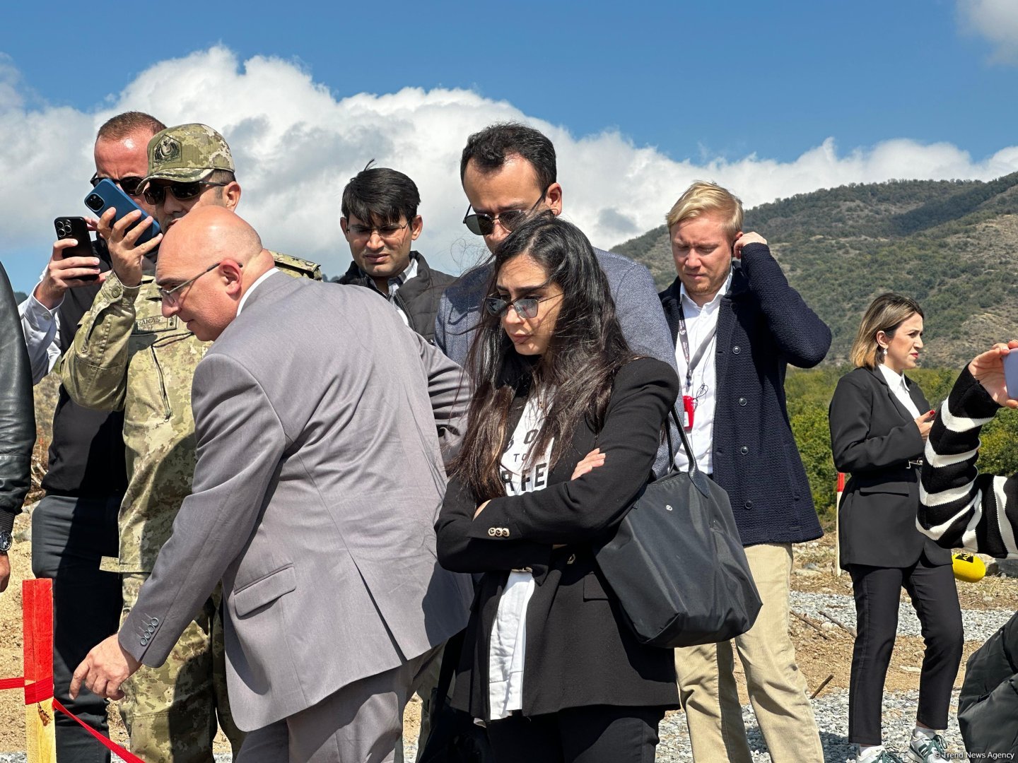 Ağdərədə aşkarlanmış kütləvi məzarlığa baxış keçirilib (FOTO)