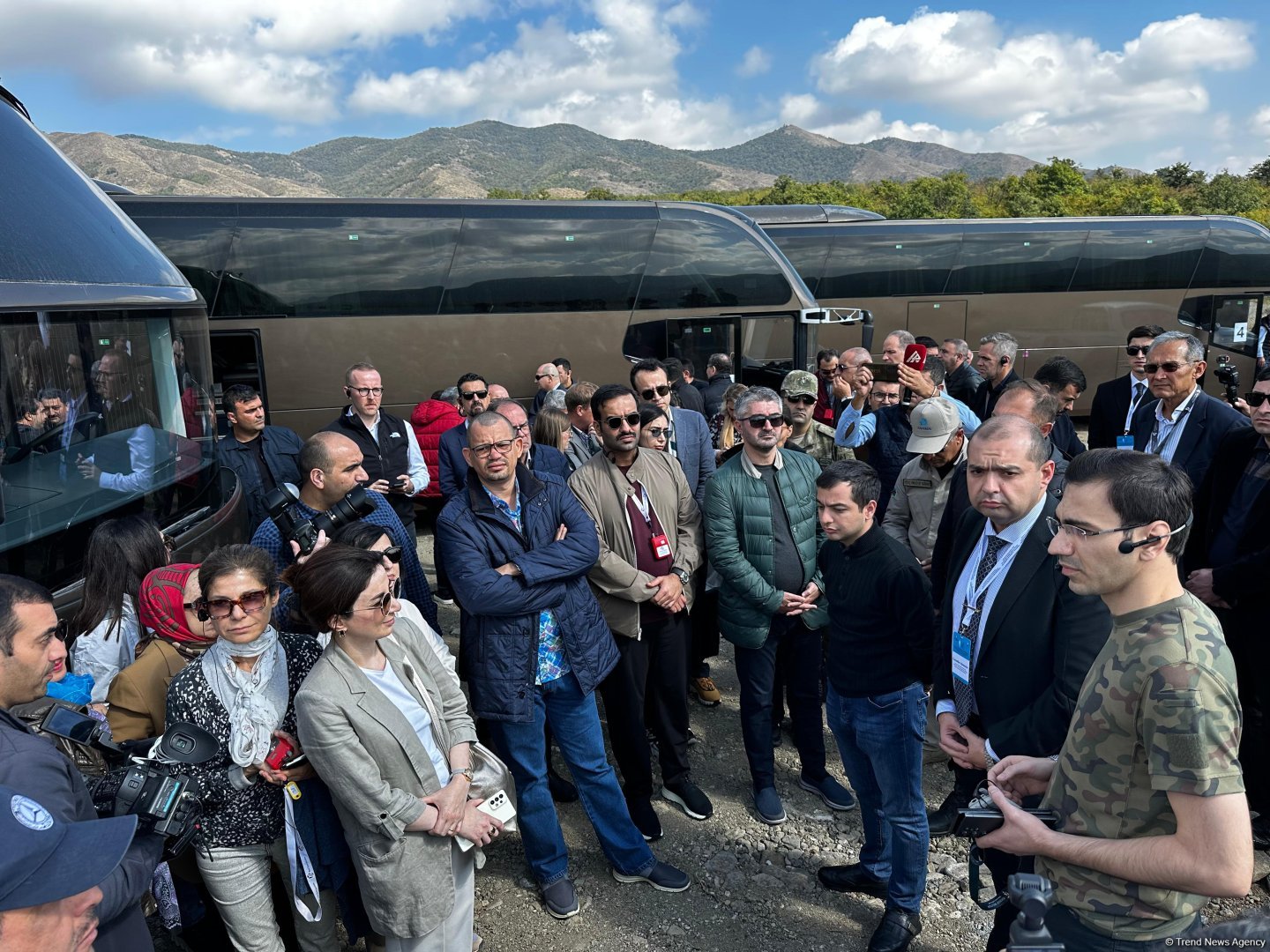 Ağdərədə aşkarlanmış kütləvi məzarlığa baxış keçirilib (FOTO)